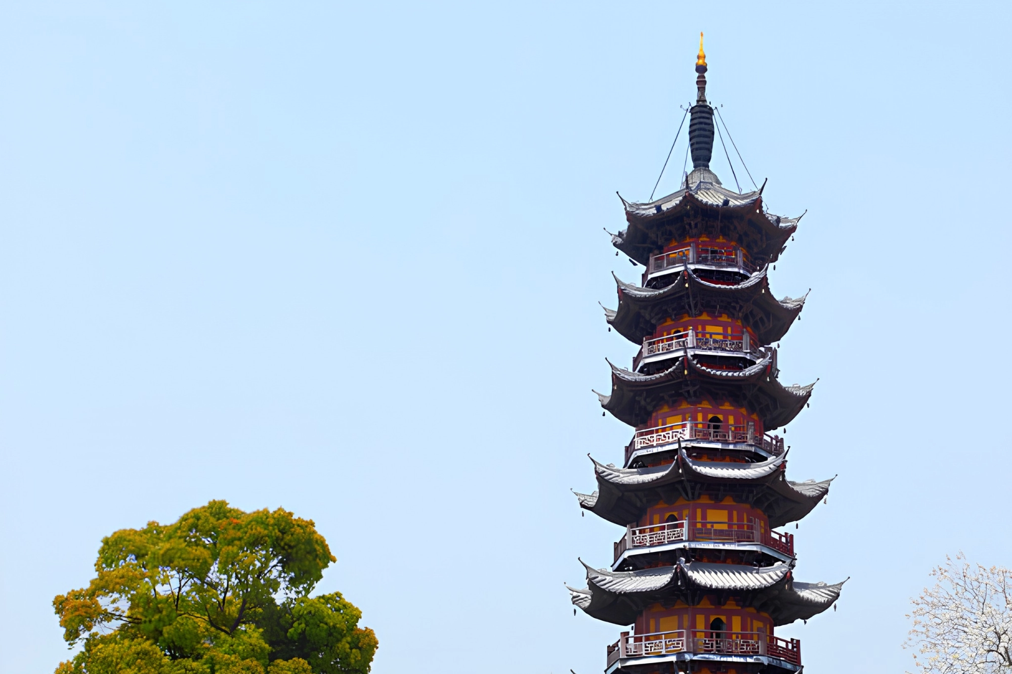 Longhua Temple, Longhua Pagoda