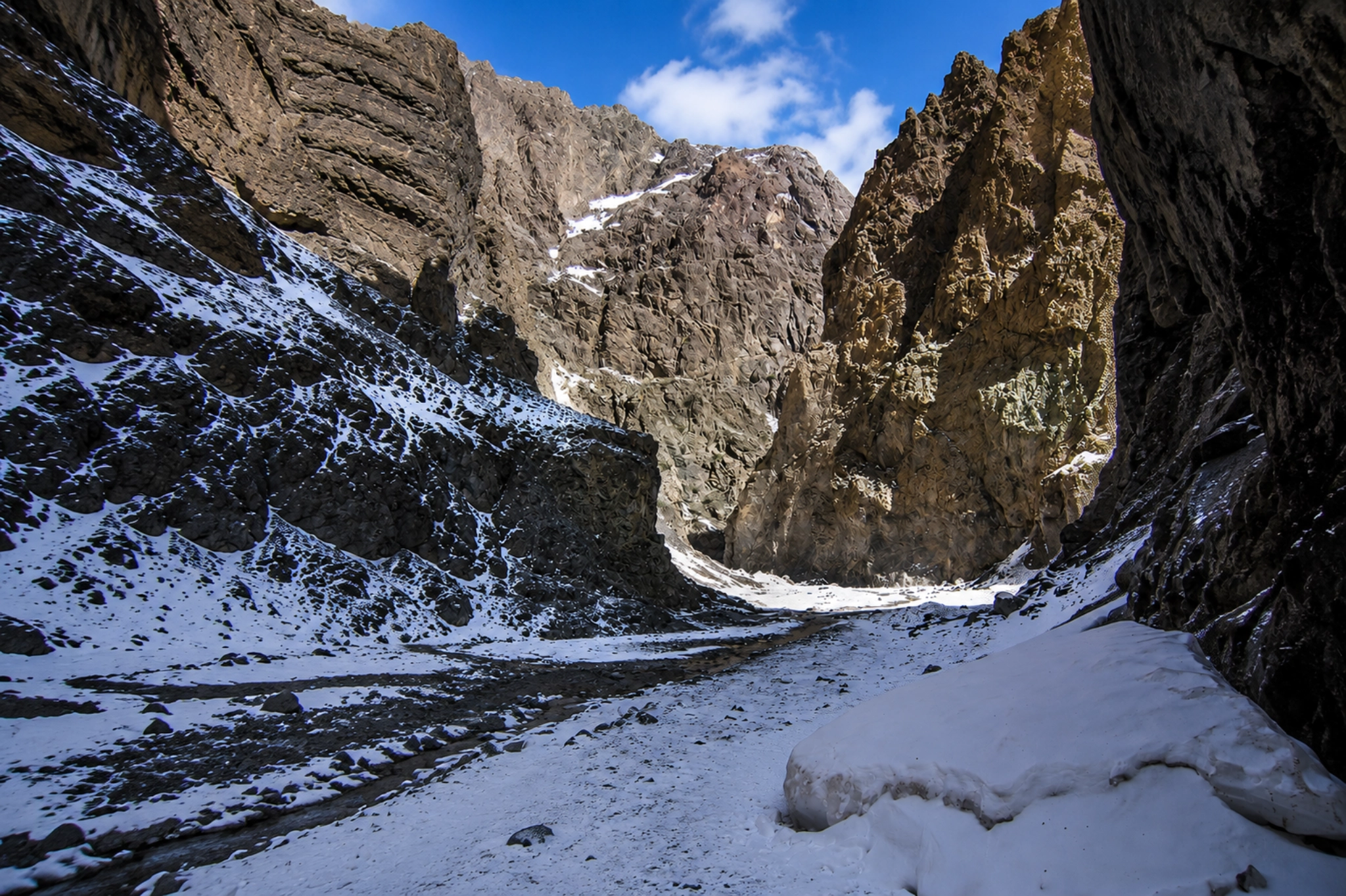 Yolyn Am, ice canyon, gobi desert, mongolia, cretaceous mongolia, khongoryn els